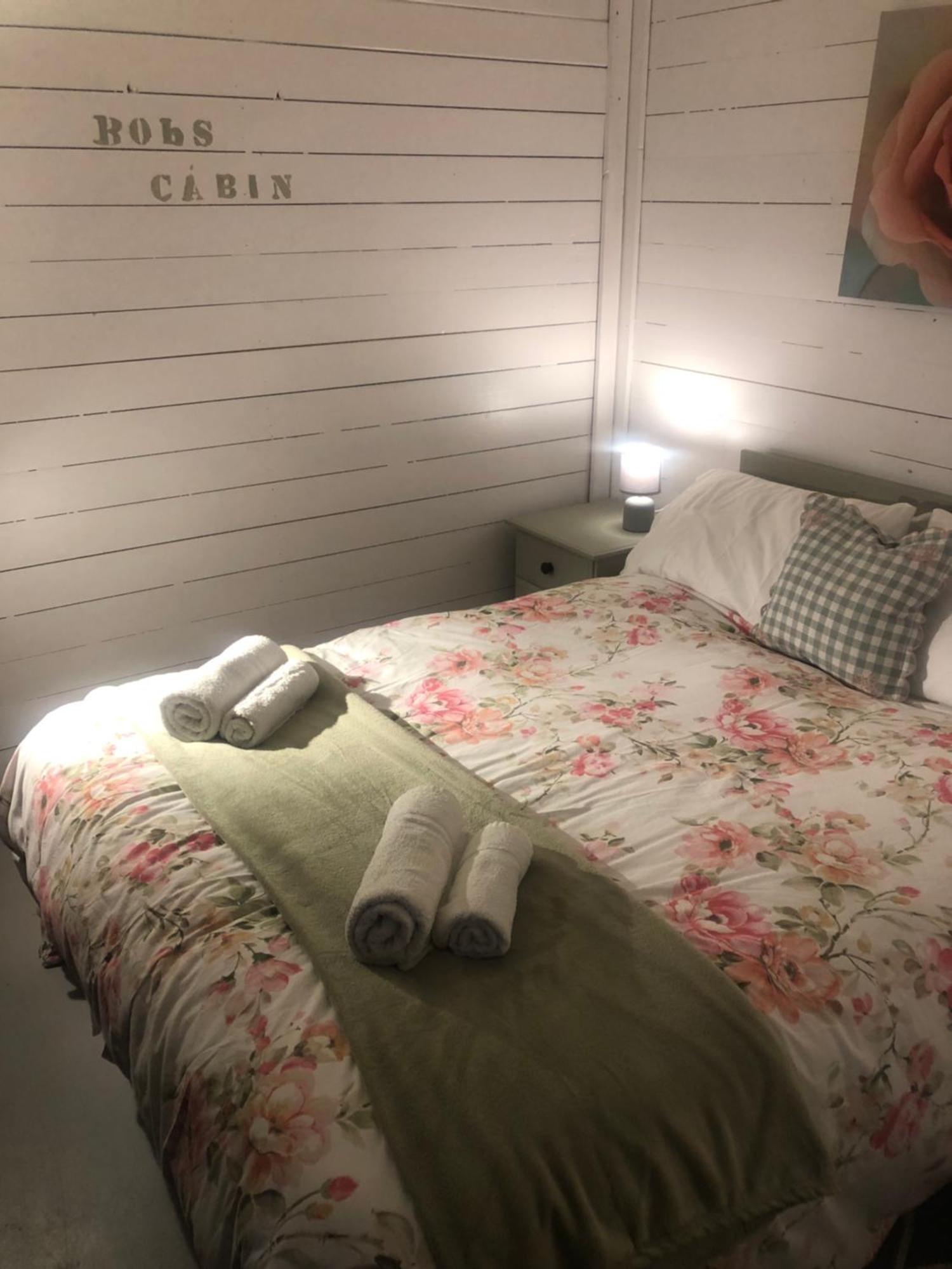 Bob'S Cabin Galway Bagian luar foto